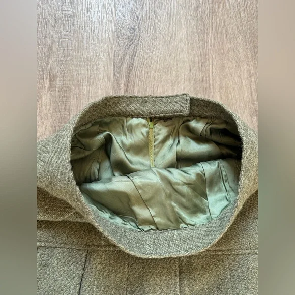 Elegant Green Pleated Skirt - Picture 7 of 13